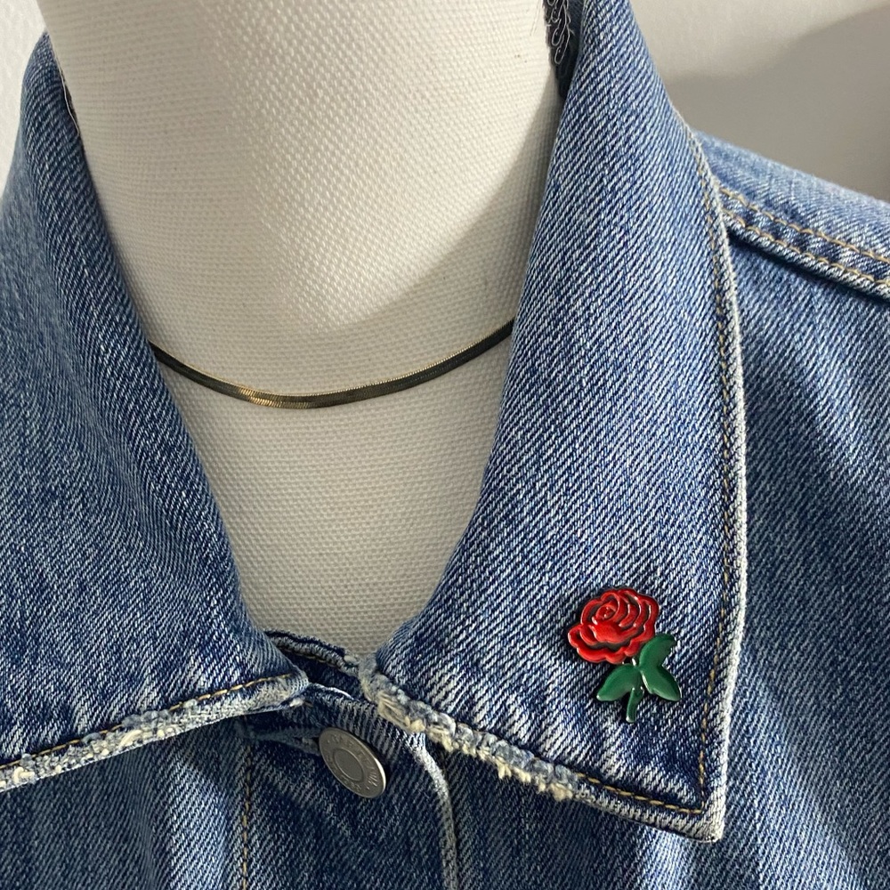 "The Red Rose" Metal Pin🌹🌹🌹